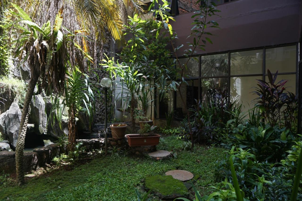 Hotel Nusantara Indah Syariah Jakarta Exterior photo