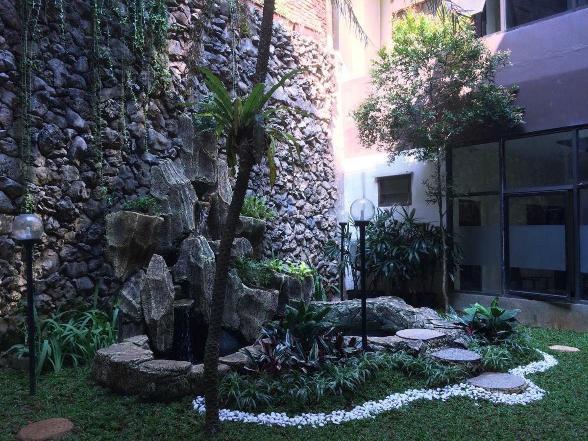 Hotel Nusantara Indah Syariah Jakarta Exterior photo